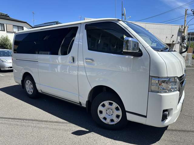 Toyota Hiace Van 12