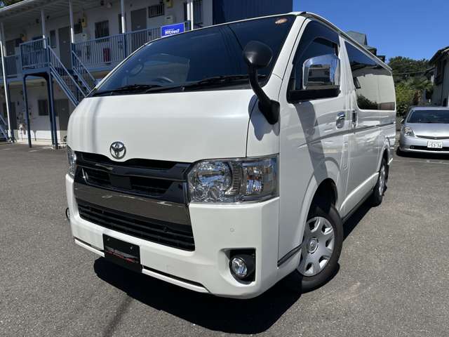 Toyota Hiace Van 9