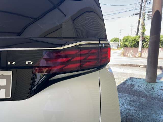 Toyota Alphard 8