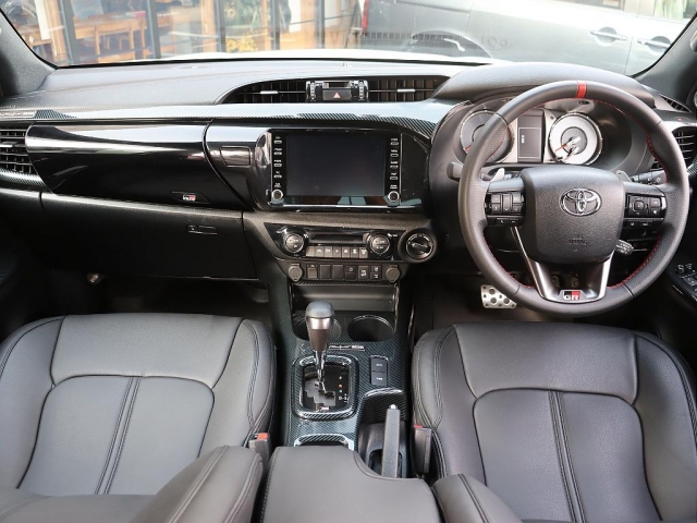 Toyota Hilux 2