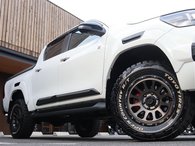 Toyota Hilux 5