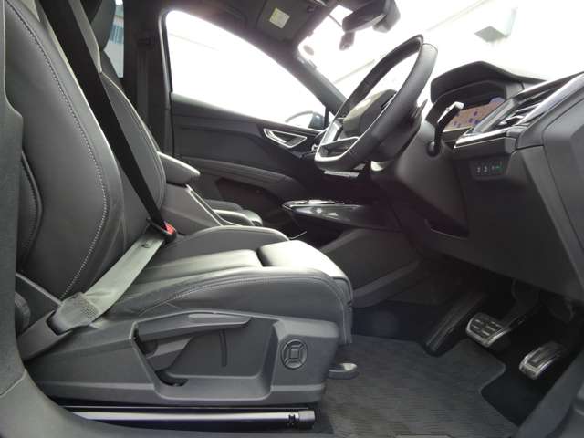 Audi Q4 e-tron 4