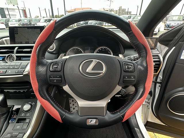Lexus NX 4