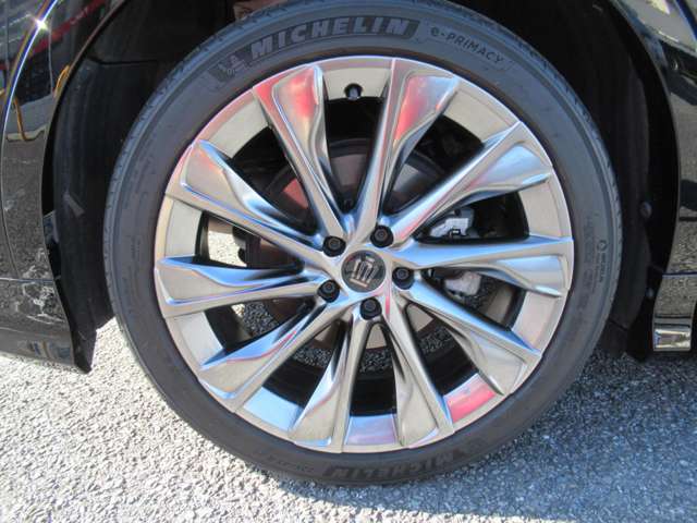 Toyota Crown Crossover 9
