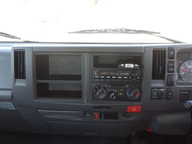 Isuzu Elf 12