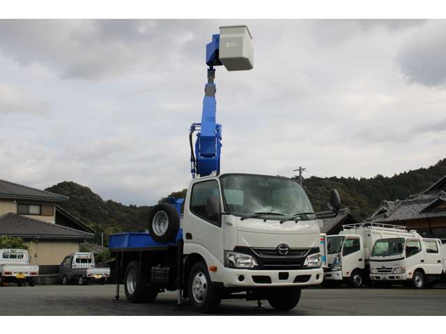 Hino Dutro 3