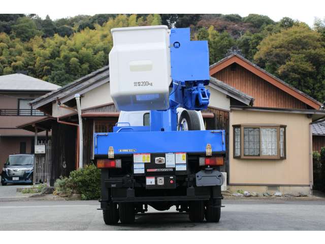 Hino Dutro 6