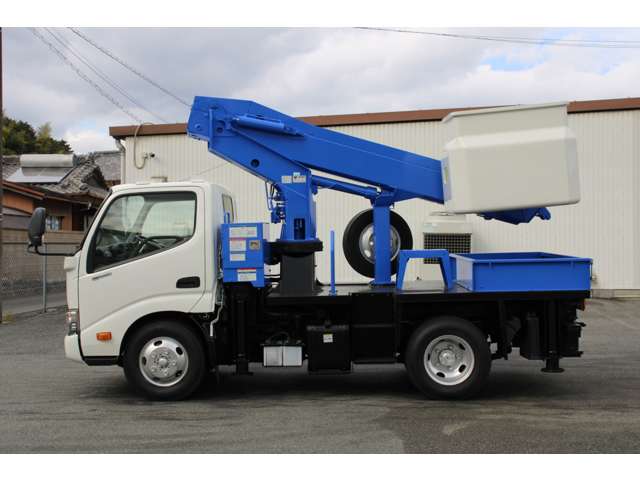 Hino Dutro 9
