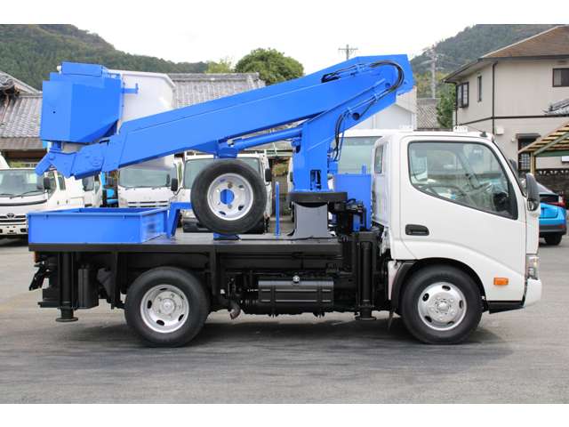 Hino Dutro 10