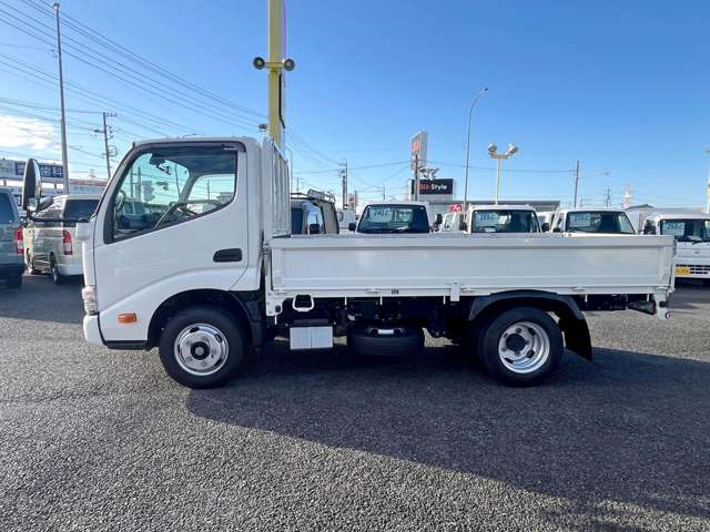 Hino Dutro 3