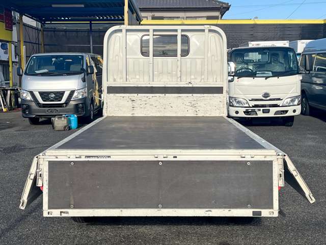 Hino Dutro 9