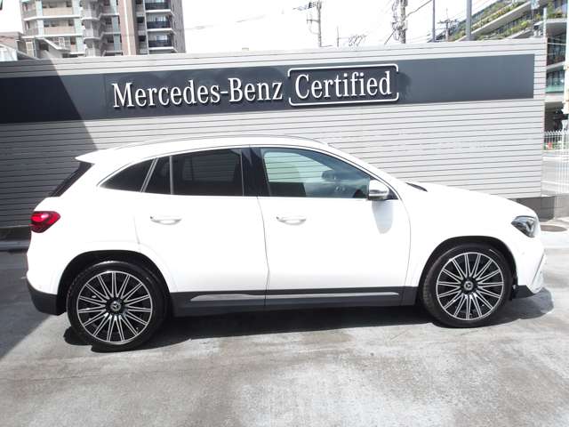 Mercedes-Benz GLA-Class 10