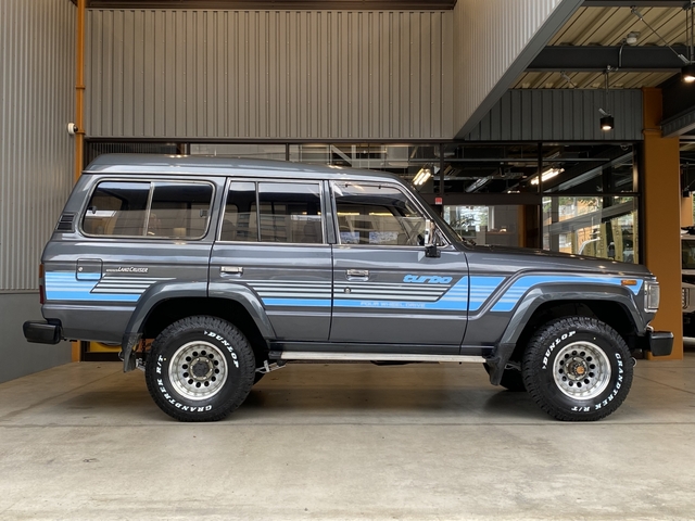 Toyota Land Cruiser 60 12