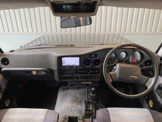 Toyota Land Cruiser 60 2