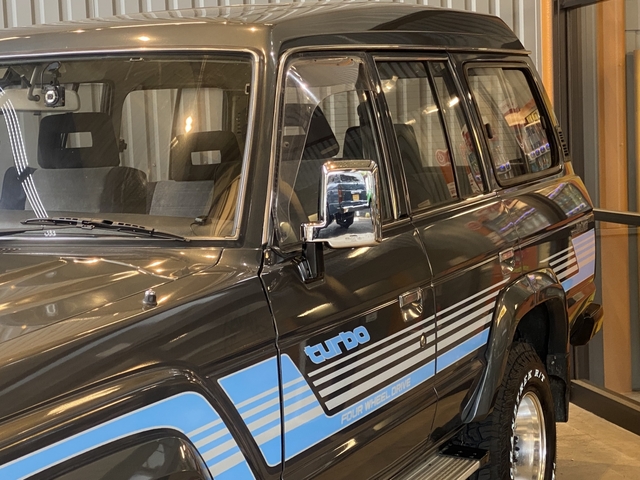 Toyota Land Cruiser 60 8