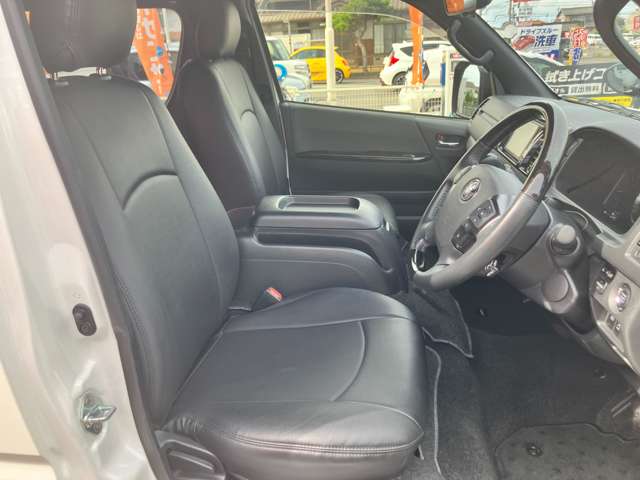 Toyota Hiace Van 3