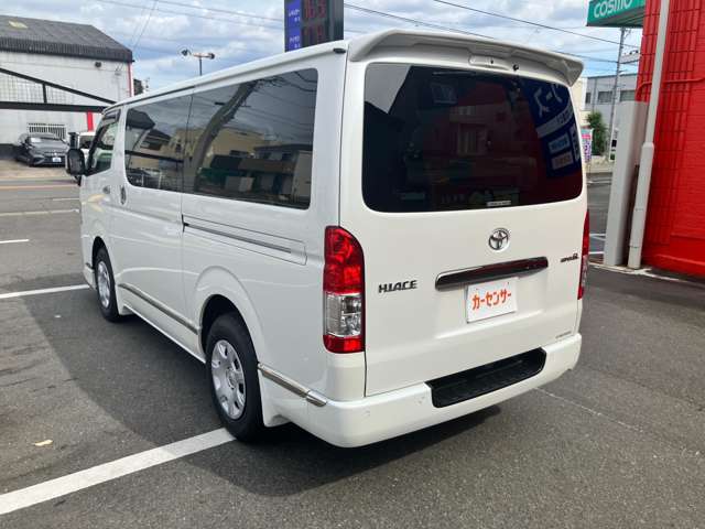 Toyota Hiace Van 7