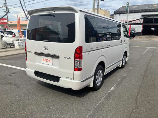 Toyota Hiace Van 9