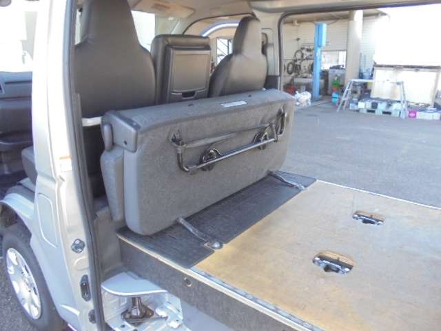 Toyota Hiace Van 11