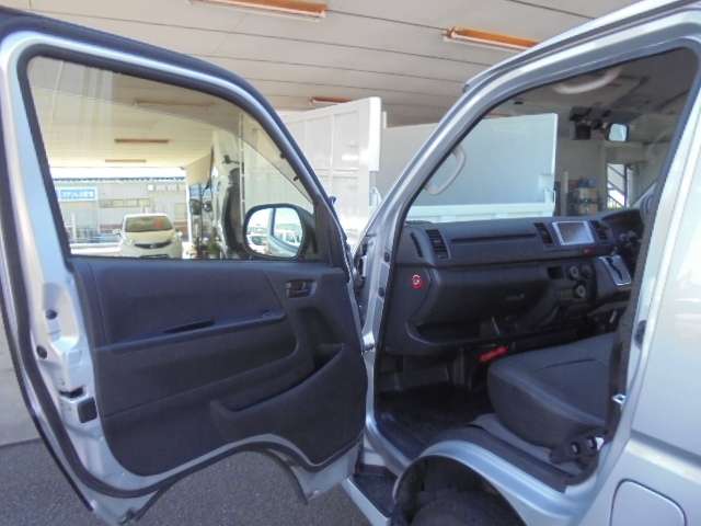 Toyota Hiace Van 3