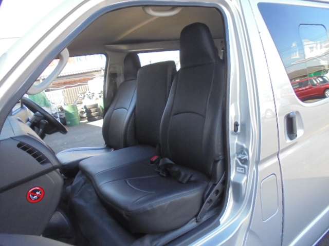 Toyota Hiace Van 6