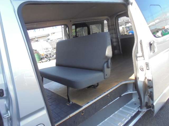 Toyota Hiace Van 9