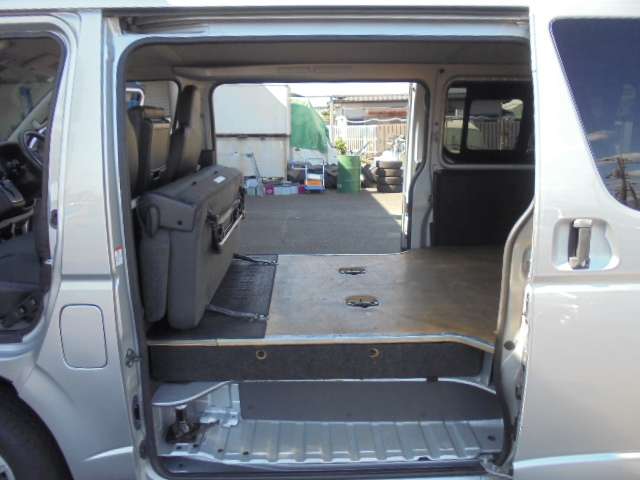 Toyota Hiace Van 10