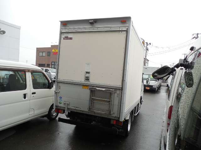 Isuzu Elf 4