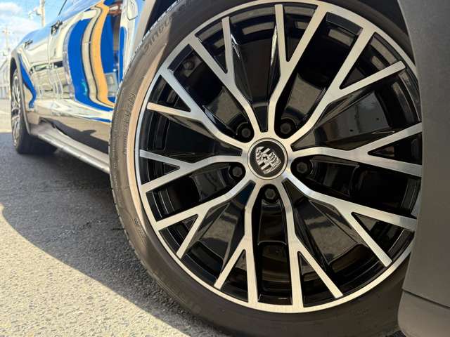 Porsche Taycan Cross Turismo 11