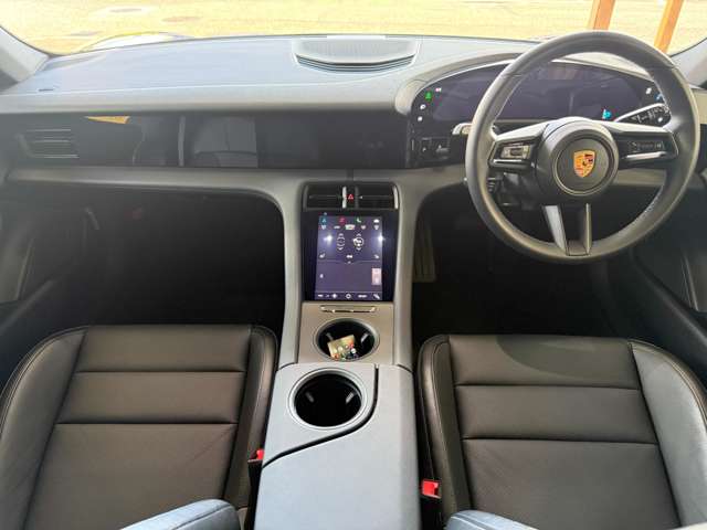 Porsche Taycan Cross Turismo 3