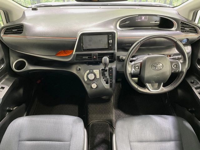 Toyota Sienta 3