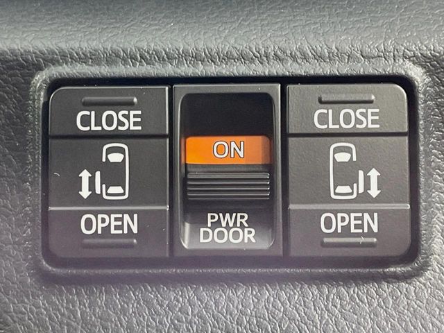 Toyota Sienta 4