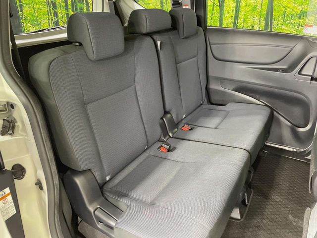 Toyota Sienta 10