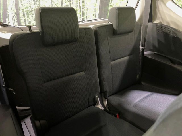Toyota Sienta 11