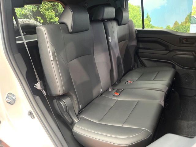 Toyota Land Cruiser FJ 12