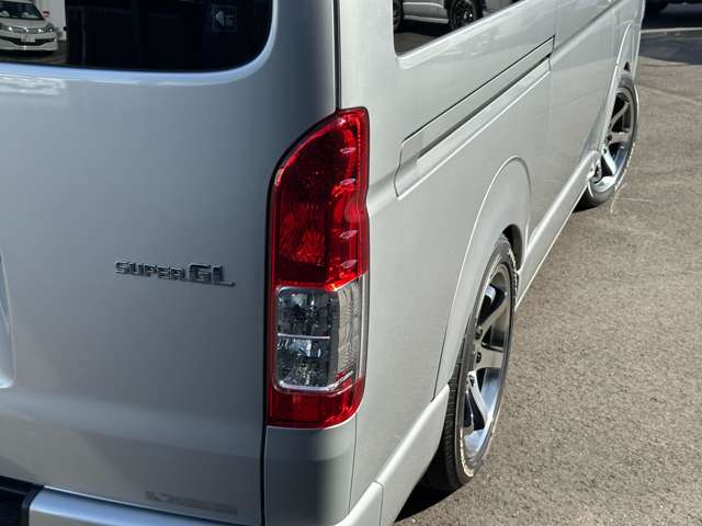 Toyota Hiace Van 12