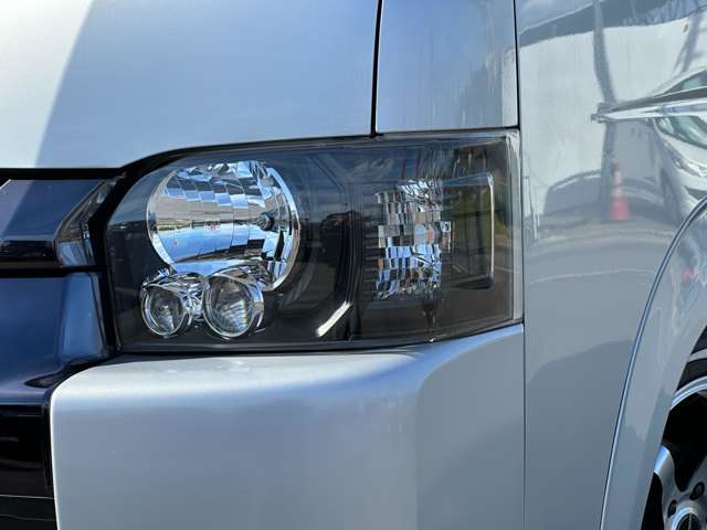 Toyota Hiace Van 3