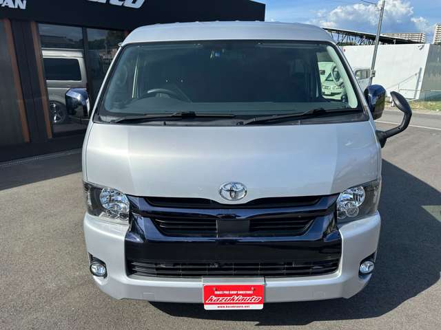 Toyota Hiace Van 5