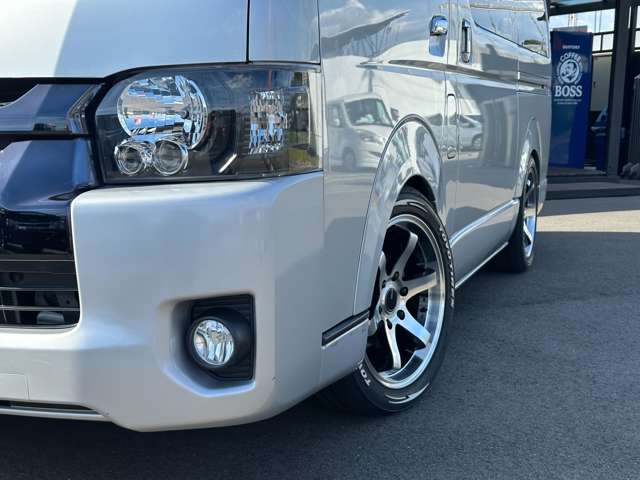 Toyota Hiace Van 7
