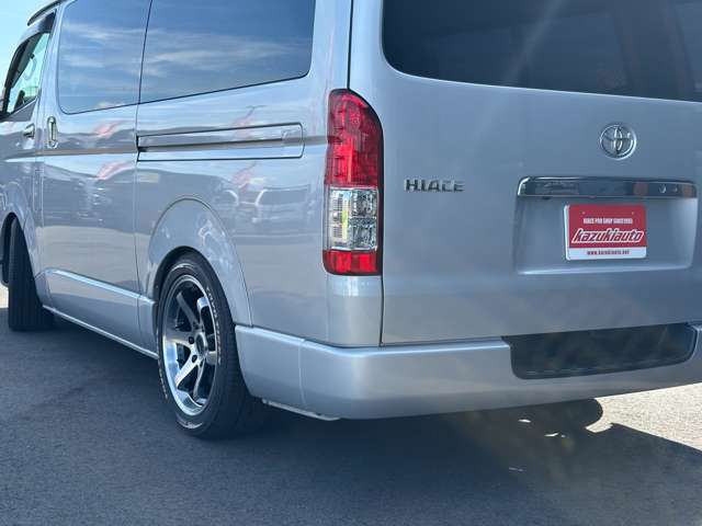 Toyota Hiace Van 9