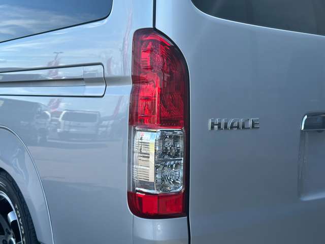 Toyota Hiace Van 10