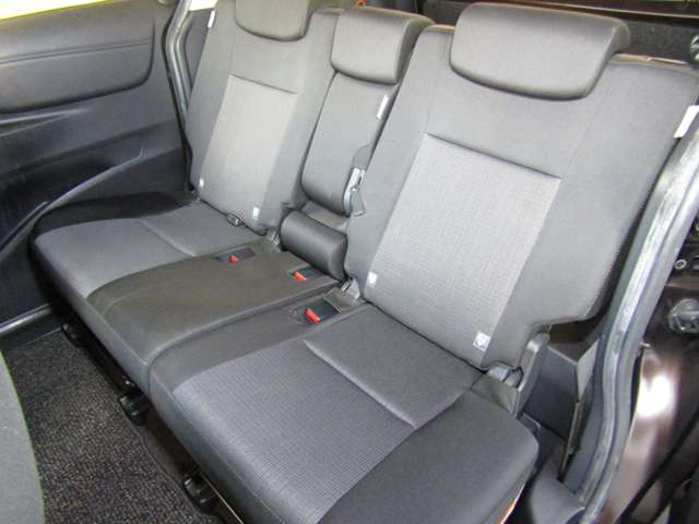 Toyota Sienta 7