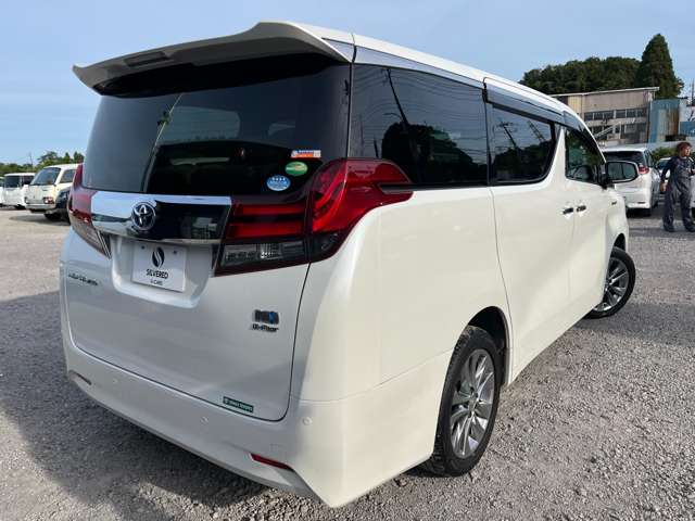 Toyota Alphard 2