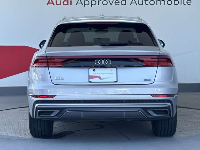 Audi Q8 4