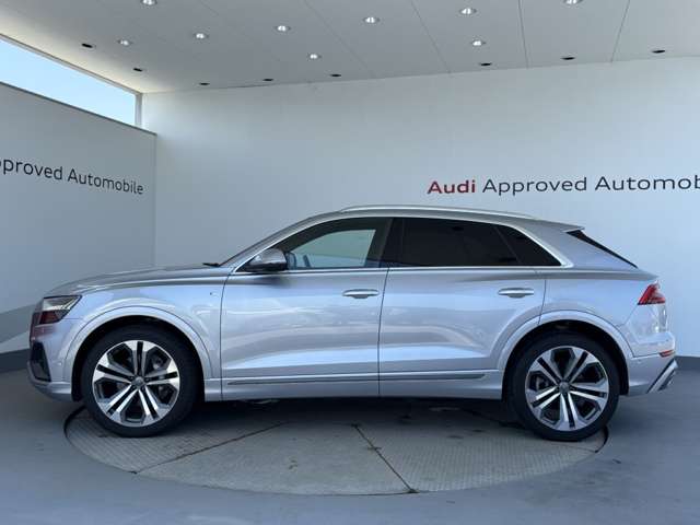 Audi Q8 6