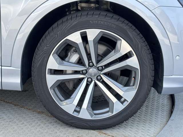 Audi Q8 10