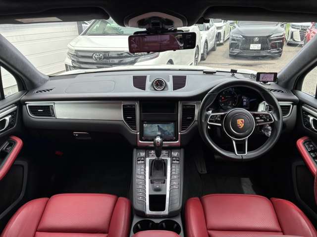 Porsche Macan 2