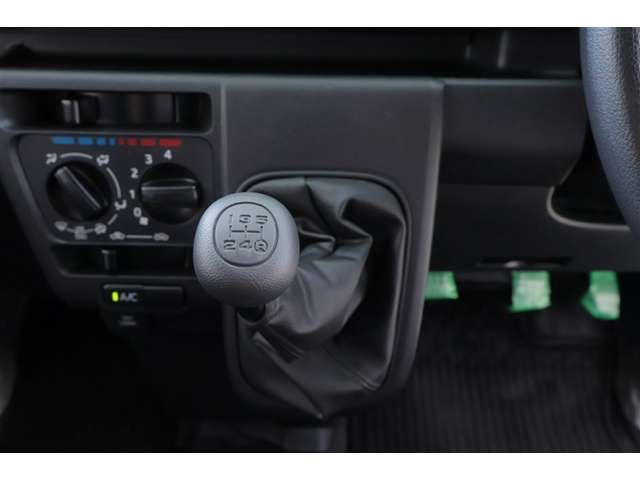 Daihatsu Hijet Deck Van 8