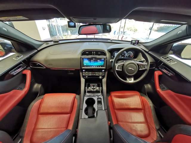 Jaguar F-Pace 4