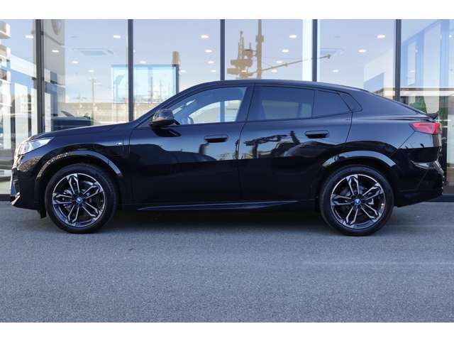 BMW iX2 11